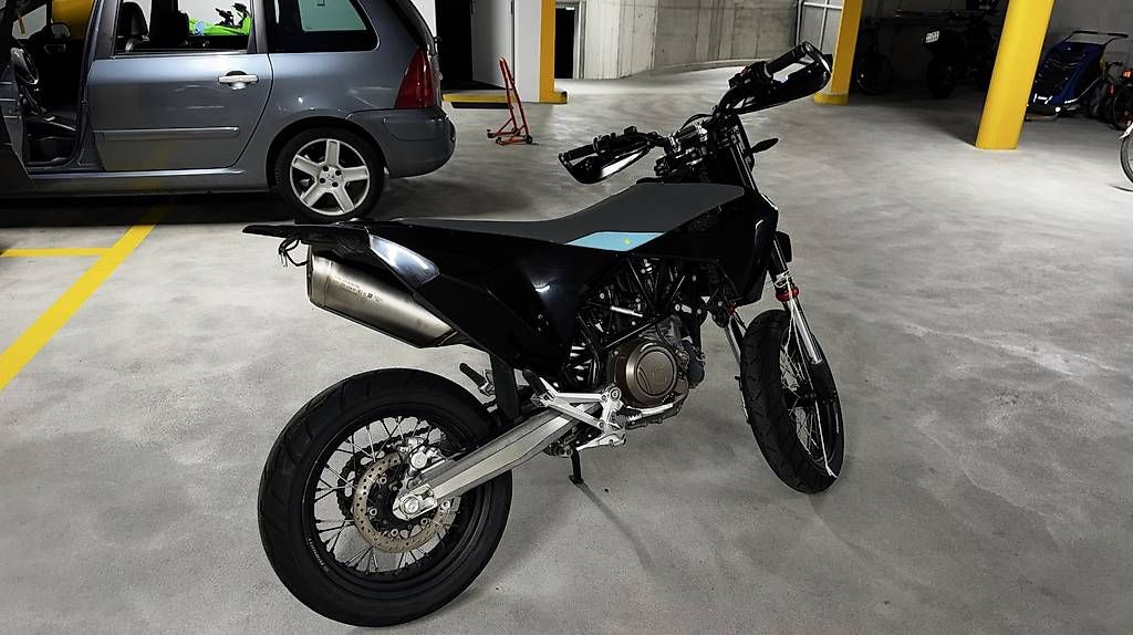 Strasse: Husqvarna 701 Supermoto unfallfahrzeug  – Gebraucht aus Rumlikon von Kapi04