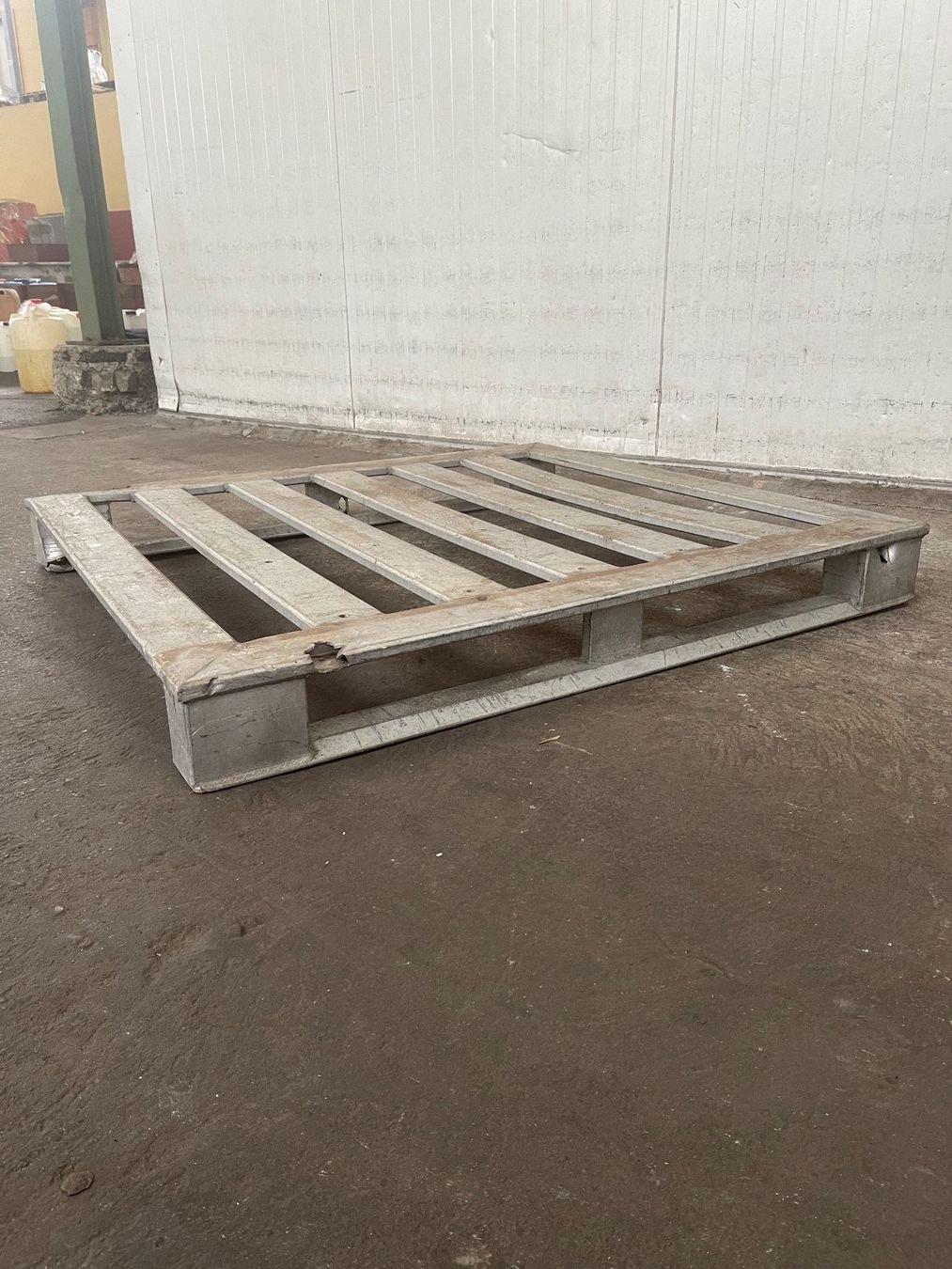 Pallets: Aluminium - Flachpallete – Usato da Herisau venduto da nat_7kdk 8
