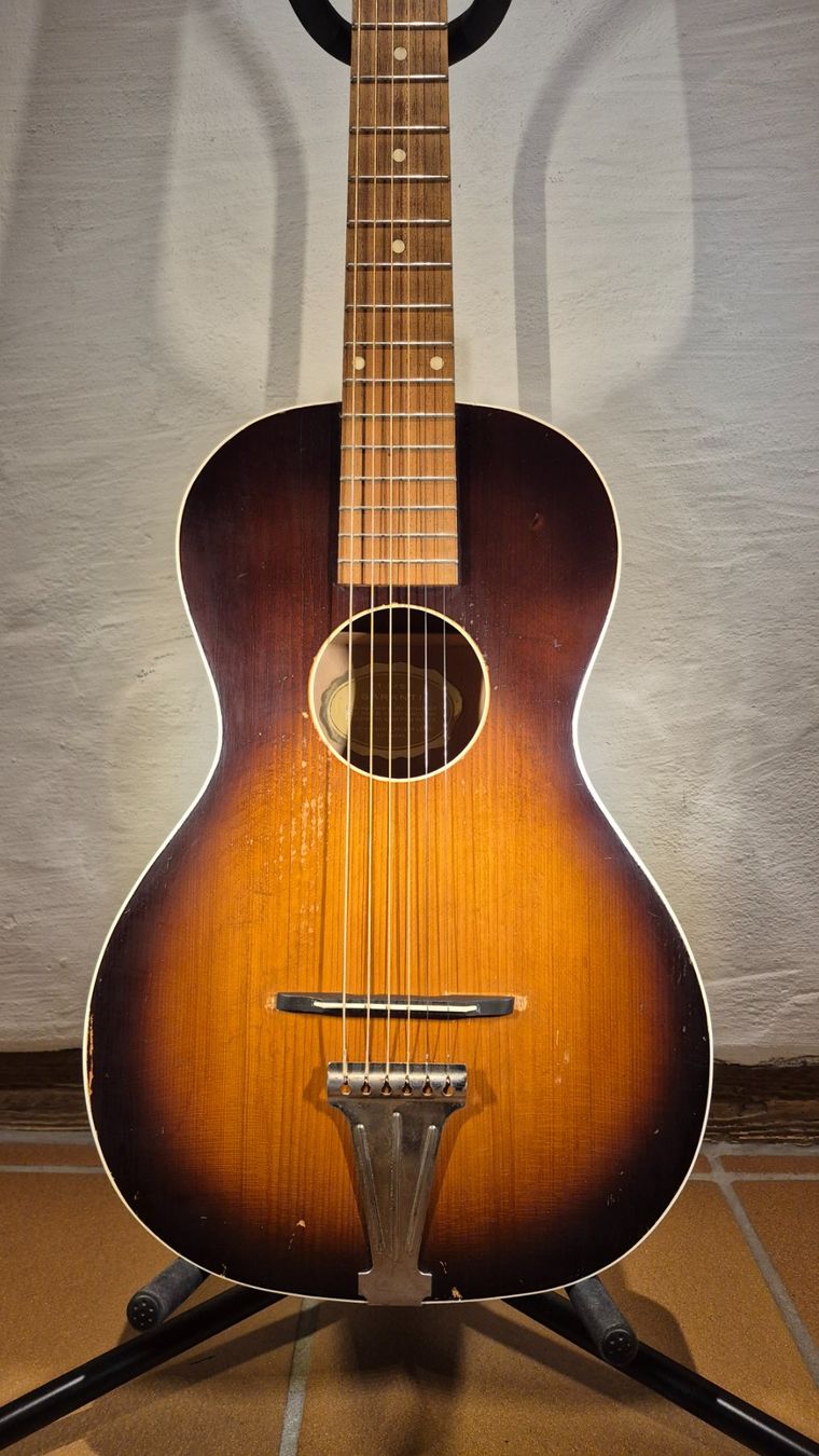 Strumenti musicali: Antike Parlor Gitarre Levin 60 1946 – Usato da Winterthur venduto da NorrSydGuitars 3