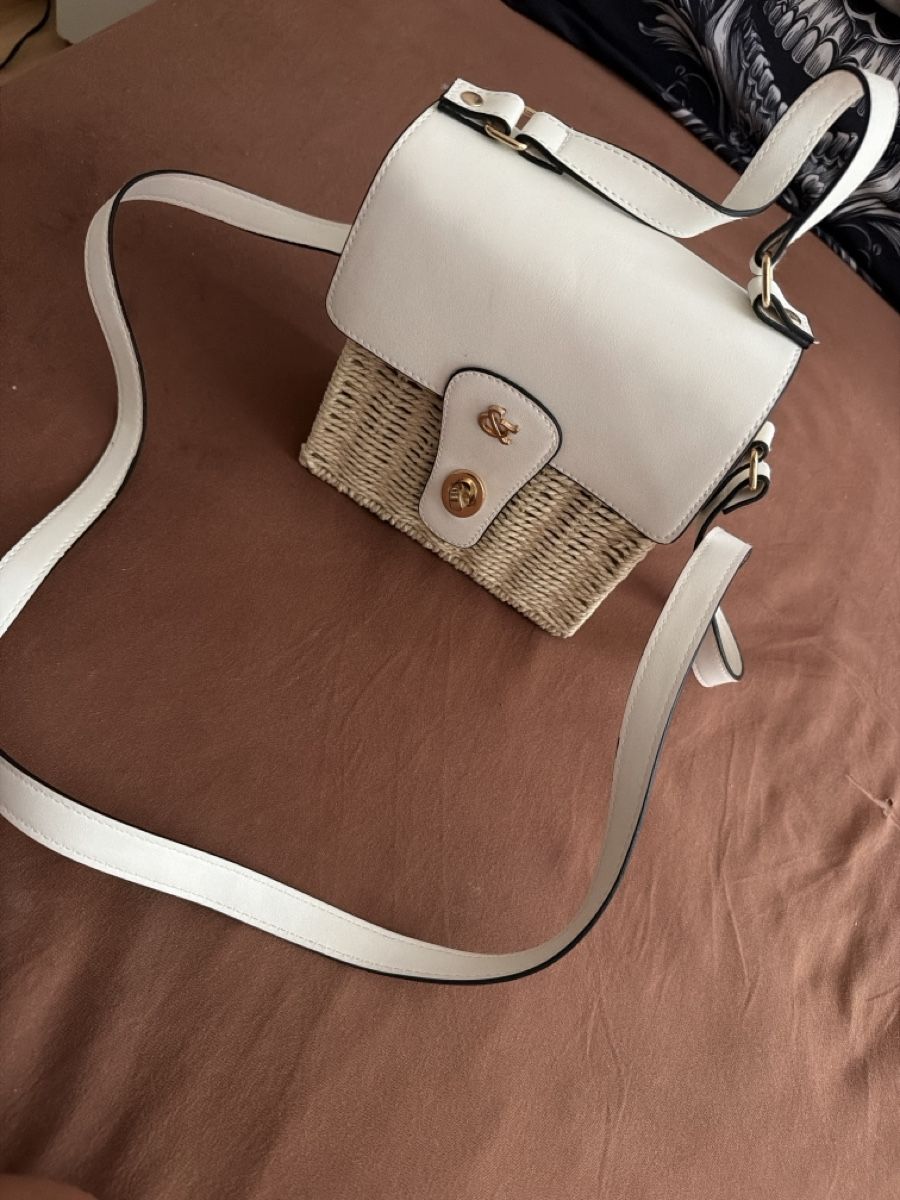 Taschen für Damen: Taschen  – Neu (gemäss Beschreibung) aus Meiringen von lil_c7vk