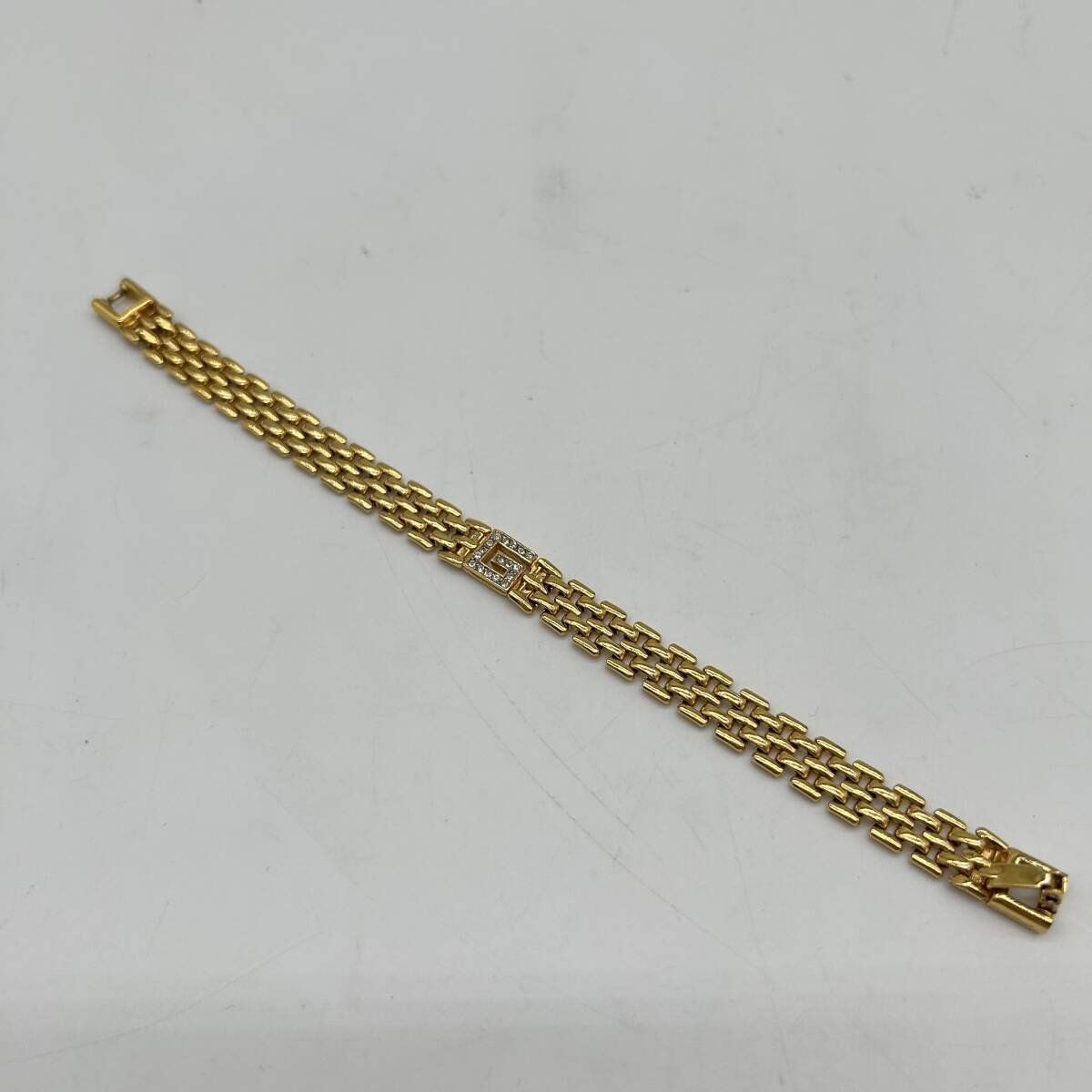 Givenchy Bracciali & Braccialetti: Givenchy Armband goldfarben mit Strass GG Logo – Usato da Winterthur venduto da Dejv 4