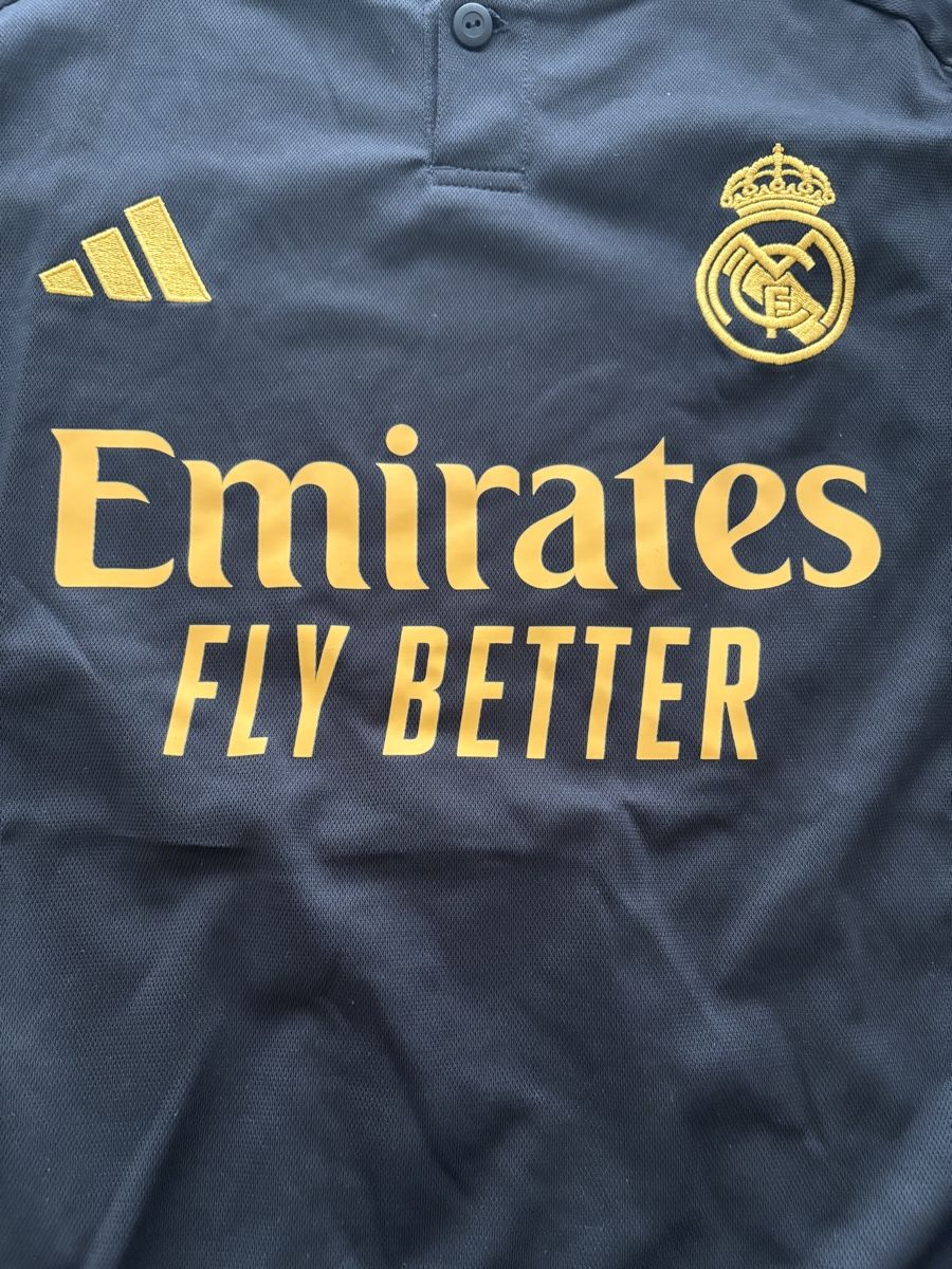 Real Madrid Maillots de corps & Pantalons: Real Madrid Trikot 23/24 – D'occasion à Domat/Ems par tim_lq6b 3