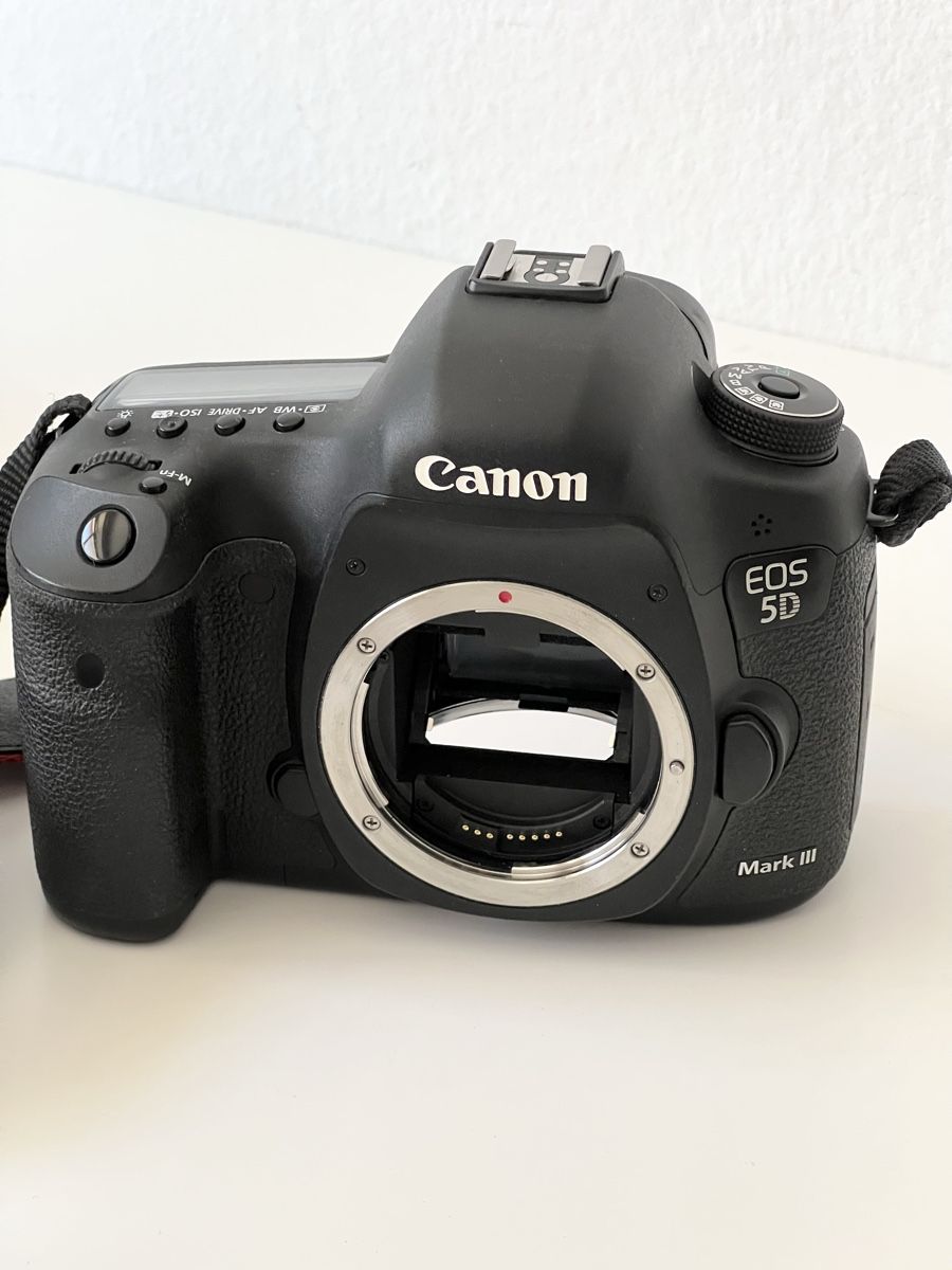 Canon Fotocamera: Canon EOS 5D Mark III + objectif 80-200mm + accessoires – Usato da Vevey venduto da neflon1te 4