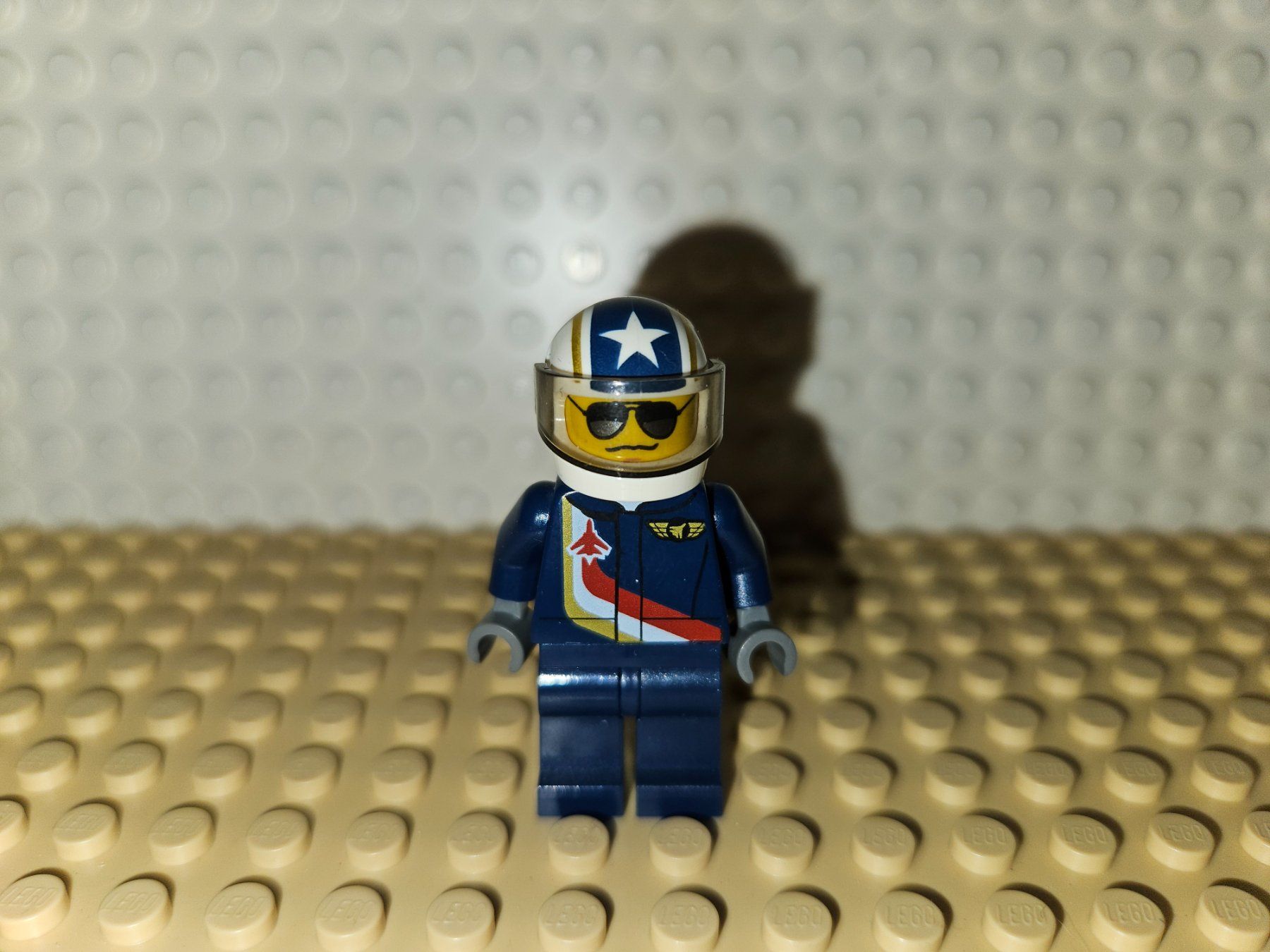 Lego Spielzeuge: Lego Airshow Jet Pilot – Gebraucht aus Kirchenthurnen von Scratchy02