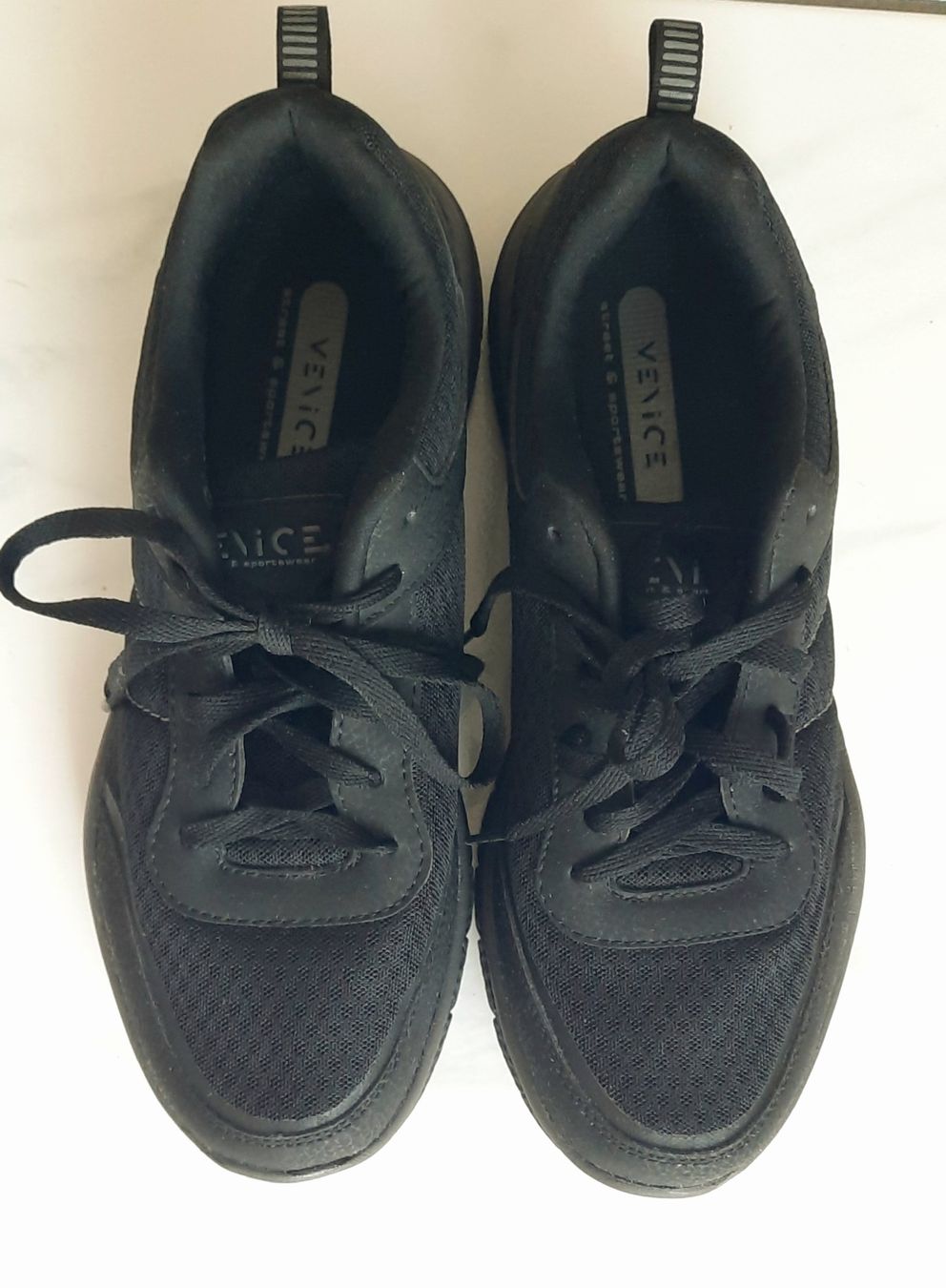 Scarpe da uomo: Sneakers schwarz Gr.42 – Nuovo e nell'imballaggio originale da Rotkreuz venduto da schweizerin72