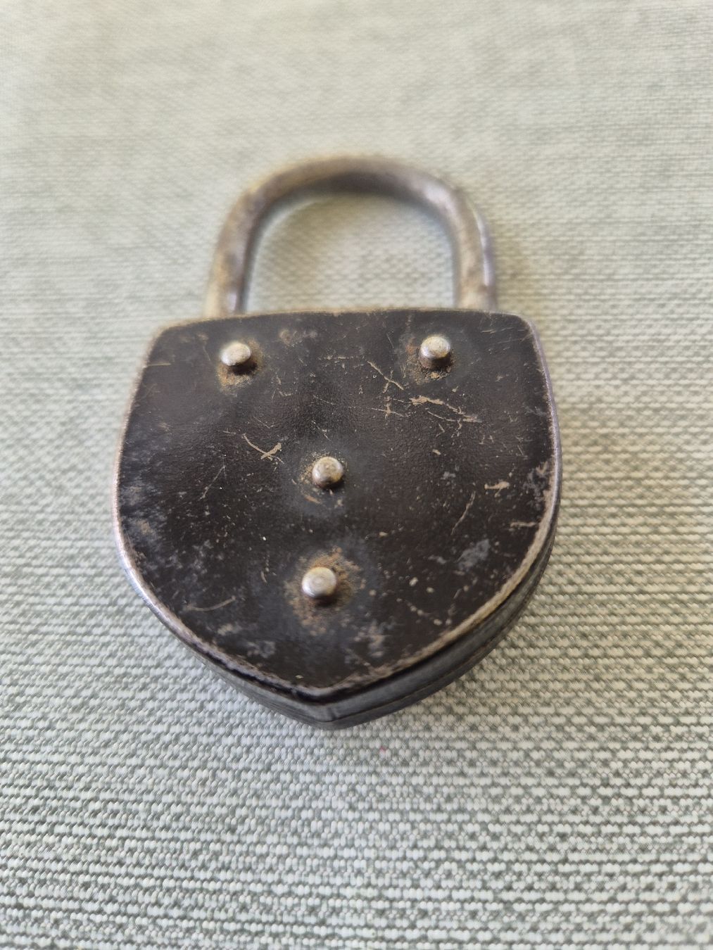 Cadenas: Antikes Vorhängeschloss mit 2 Schlüssel – D'occasion à Hausen AG par roland86190 2