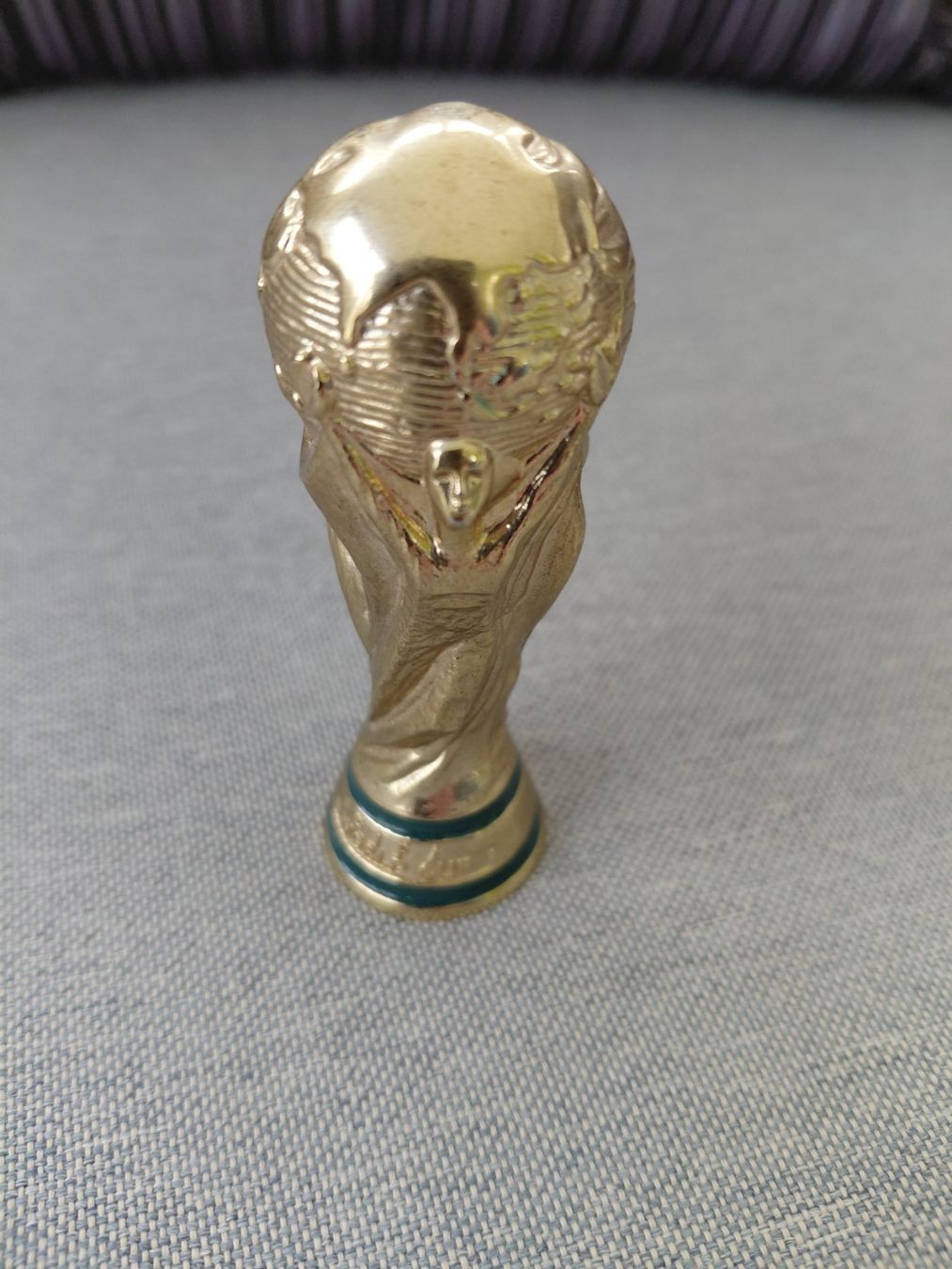Altre raccolte & rarità: FIFA World Cup Pokal 8cm – Usato da Schmerikon venduto da Olympia04
