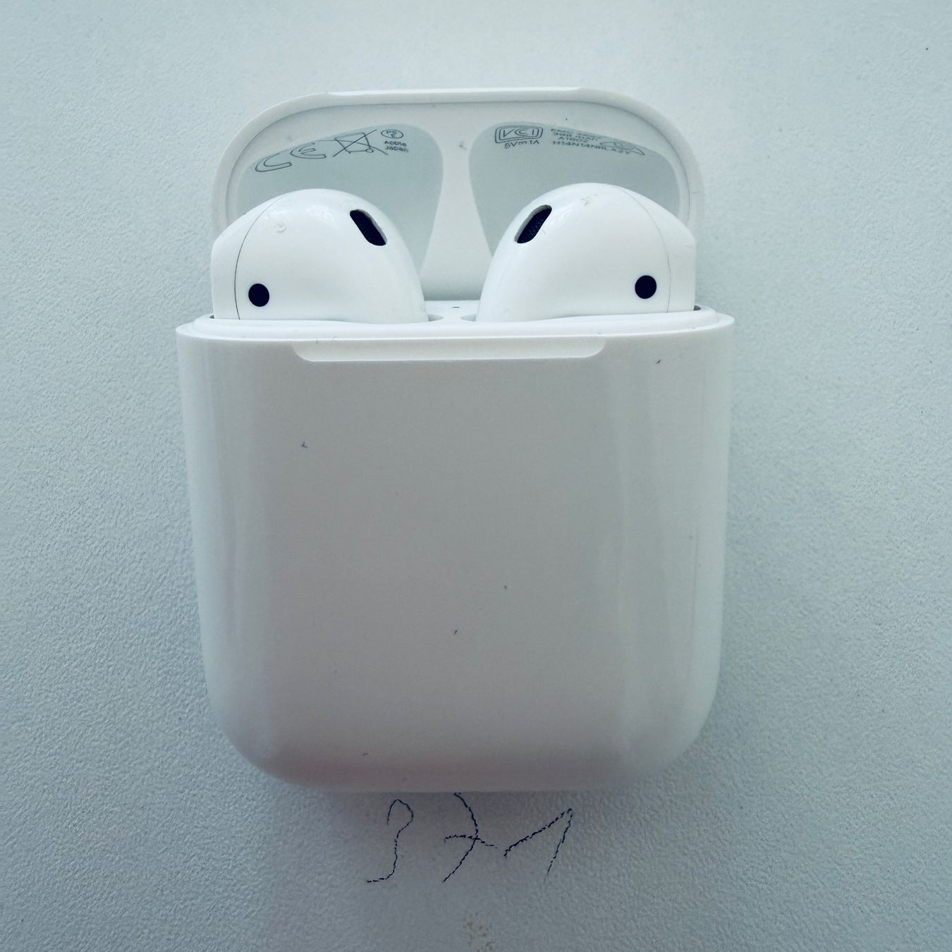Apple Cuffie: Original Apple AirPods 2 Gen. Wireless Kopfhörer & Case – Usato da Basel venduto da MY.AIRPODS.SHOP