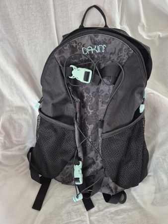 Dakine Rucksack schwarz Leo Muster