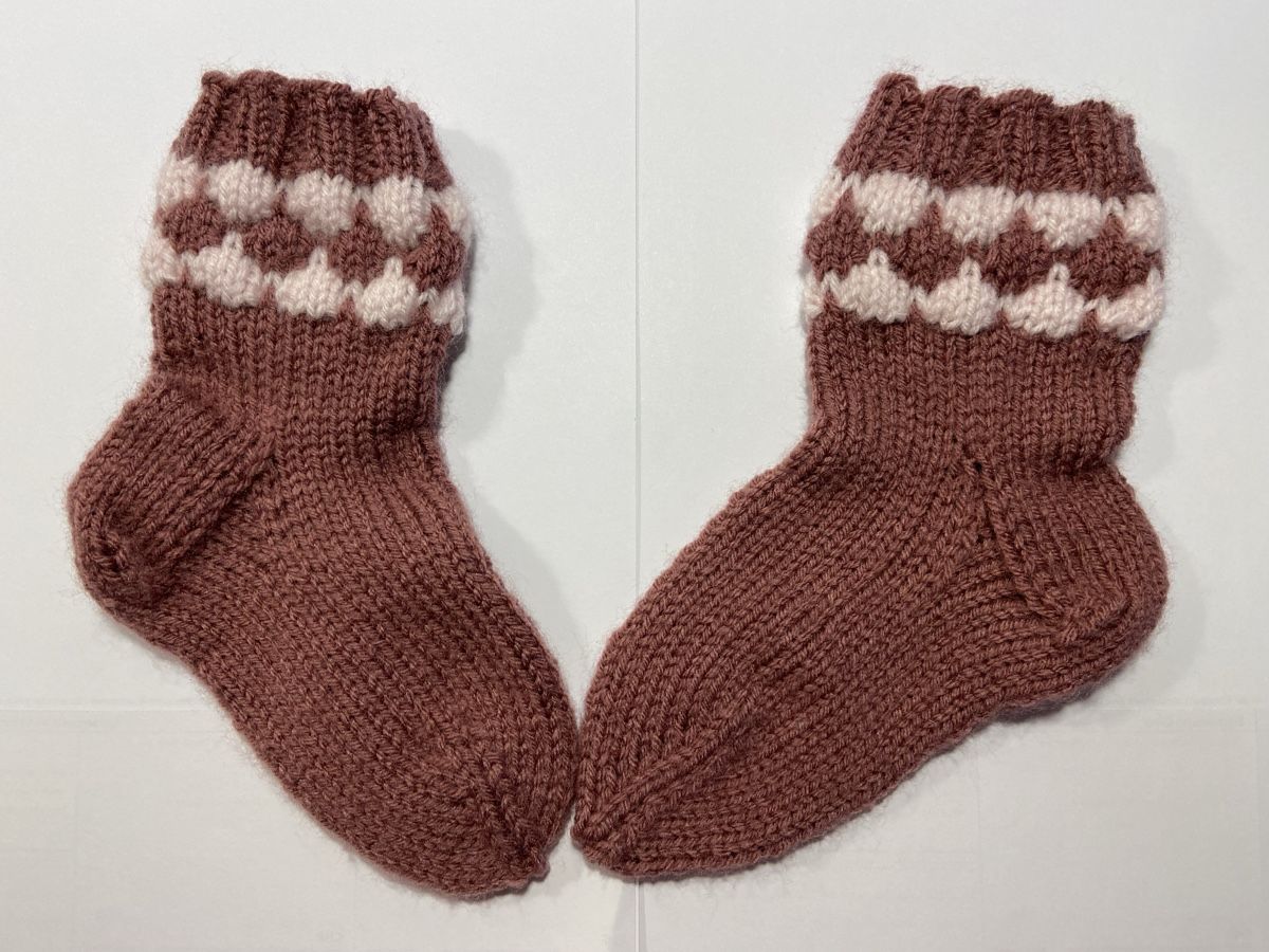 Calze per bambini: Babysocken handgestrickt, ca. 6-9 Monate 🤗 – Nuovo e nell'imballaggio originale da Grosshöchstetten venduto da Maschenshop