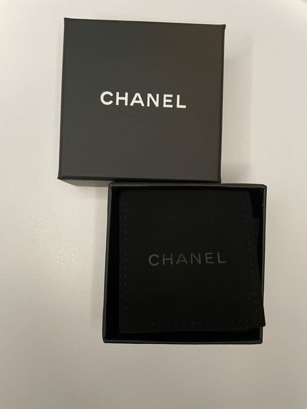 Chanel Orecchini pendenti & Orecchini a lobo: Chanel Earrings - Original – Nuovo (secondo la descrizione) da Zürich venduto da JessGar 1