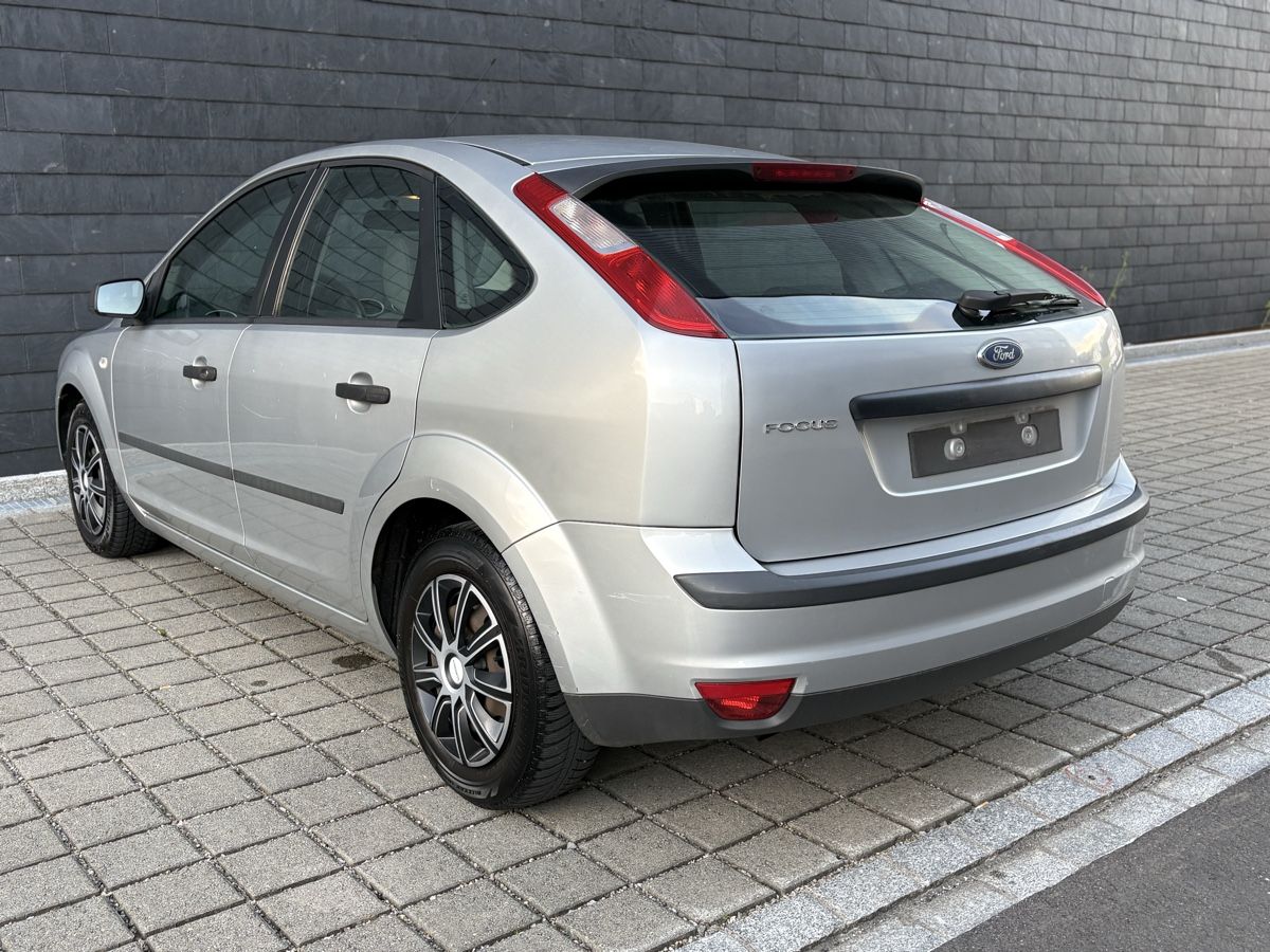 Ford Automobili: Ford Focus 1.4 Silb. 5-trg. mit rest MFK – Usato da Oetwil am See venduto da tomacar 4