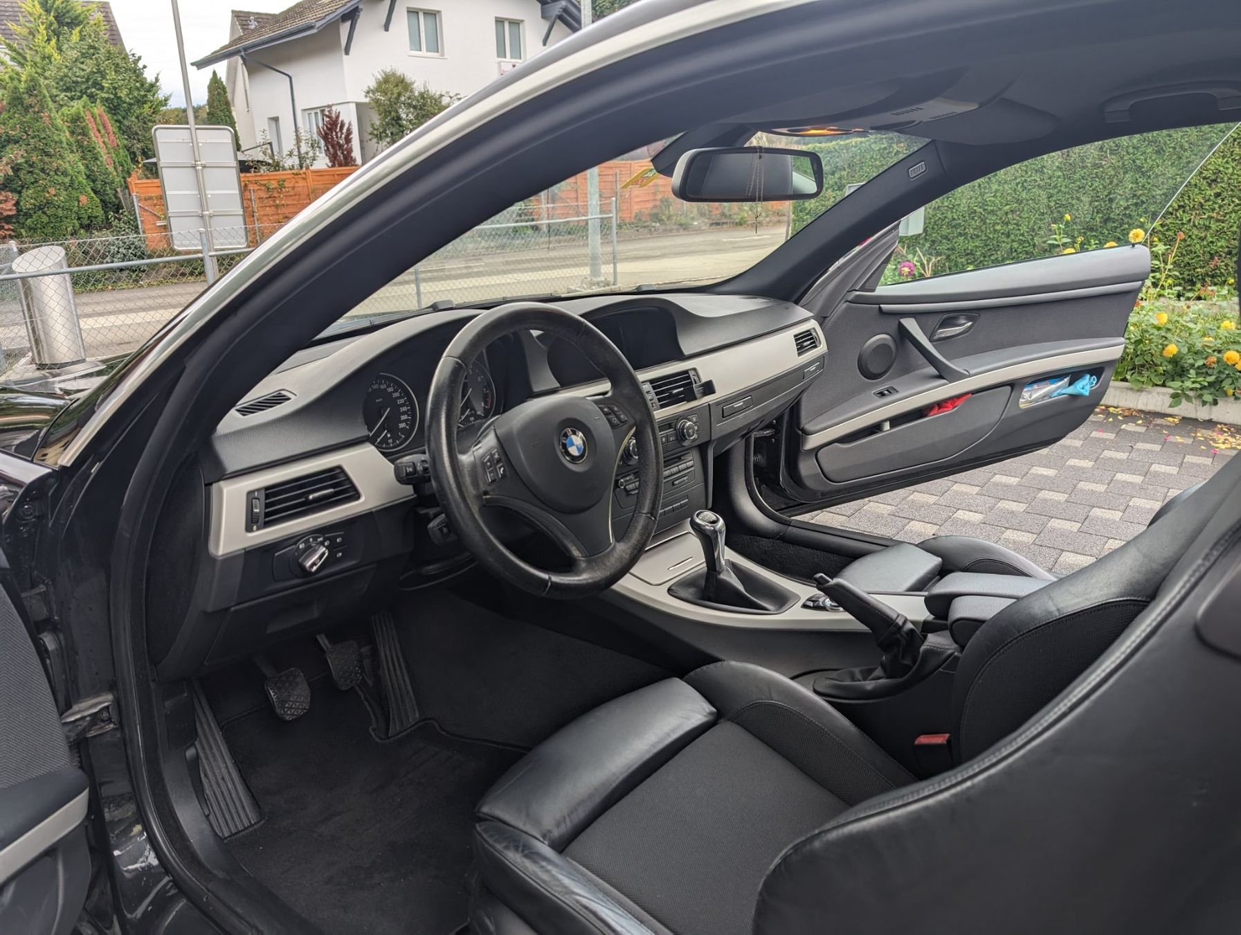BMW Autos: BMW 325i Coupé 3.0 E92 – Gebraucht aus Schönenwerd von  3