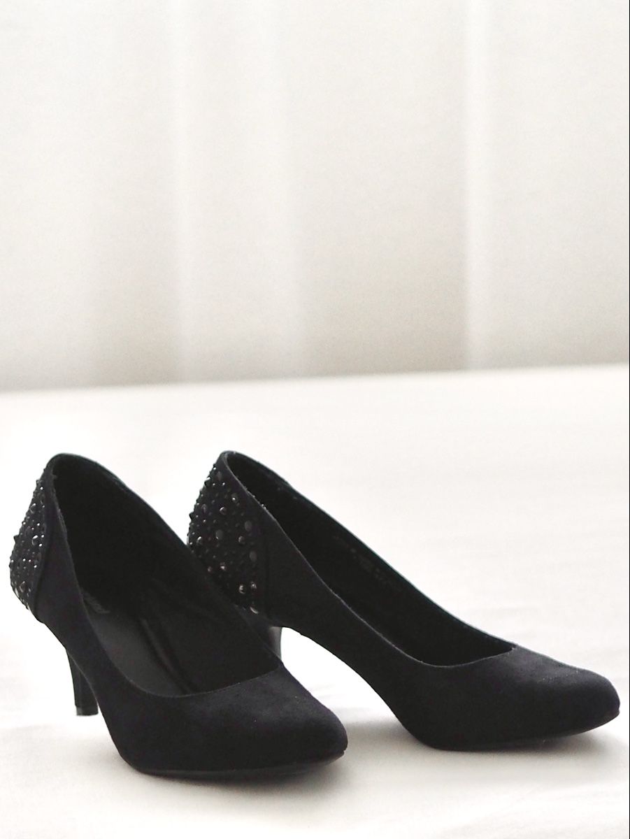 Graceland Scarpe da donna: Schwarze Pumps mit Nieten, Graceland, Gr. 36 – Usato da Neftenbach venduto da litta_00