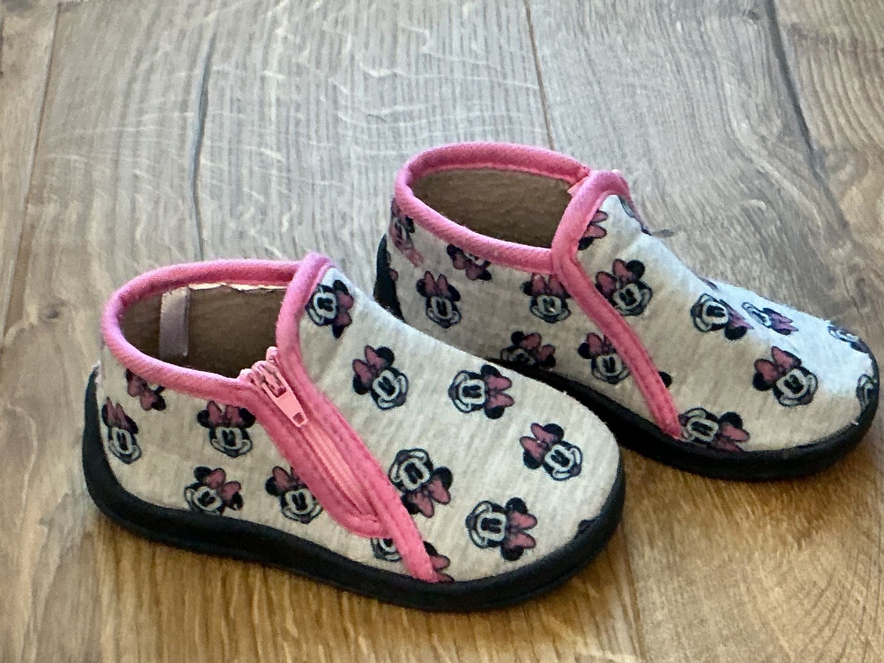 Scarpe per ragazzi: Children slippers shoes 24 – Usato da Brugg AG venduto da Magna3 1