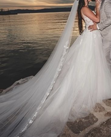 Traumhaftes Brautkleid mit Spitze, Grösse 38 zu verkaufen
