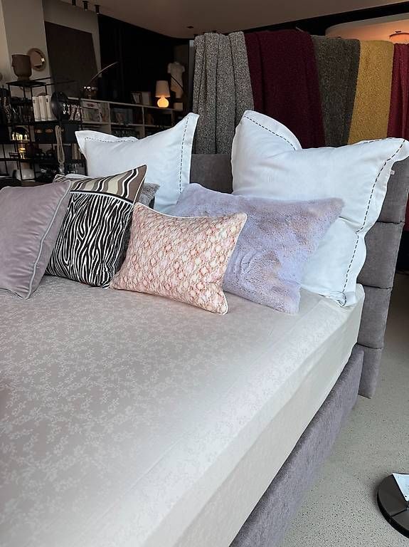 Letti: Boxspringbett Panel Schramm – Nuovo e nell'imballaggio originale da Widnau venduto da M.Rohner 1