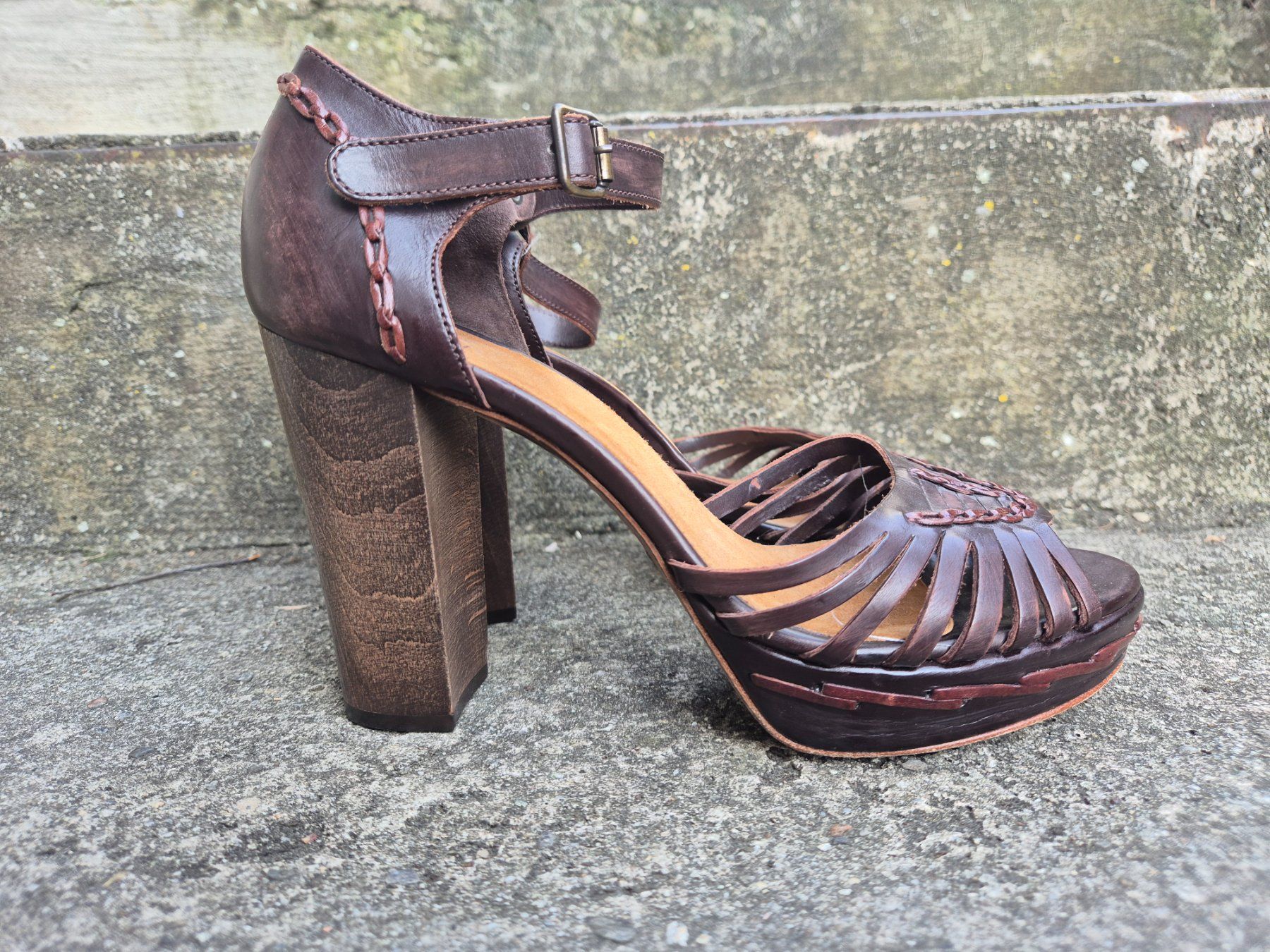 Hugo Boss Chaussures femmes: Boss Sandale 39, braun, Leder – D'occasion à Oberrohrdorf par ma-vie