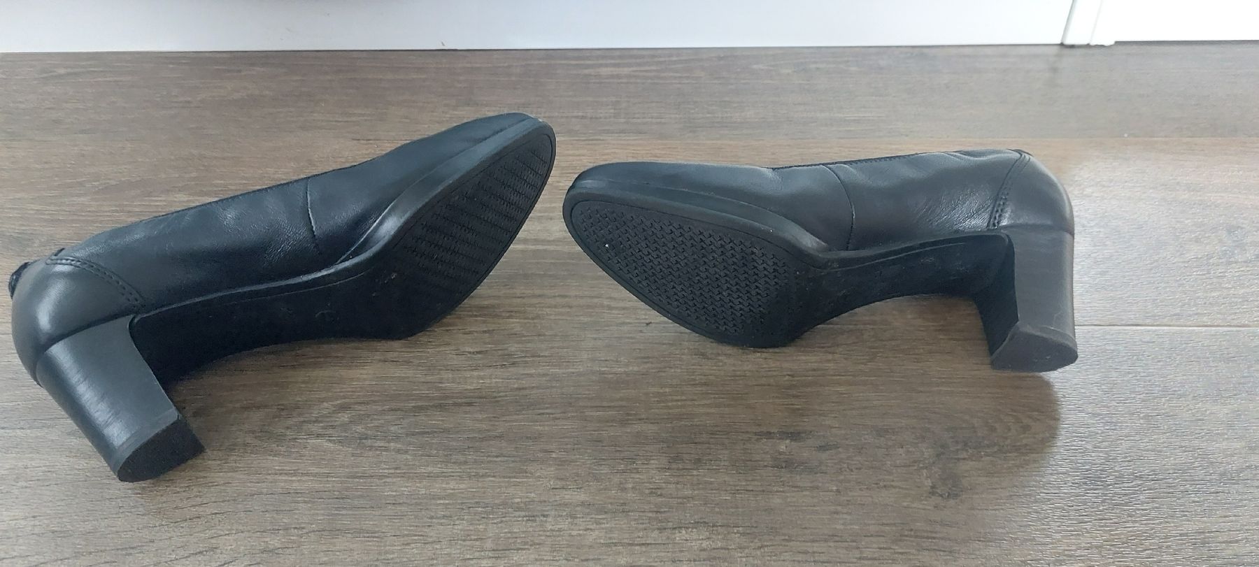 Tamaris Scarpe da donna: Damenpumps Tamaris Grösse 37 – Usato da Rickenbach BL venduto da chirsibaum 1