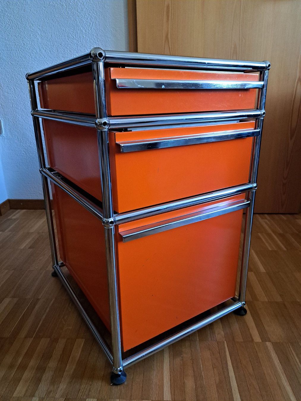 USM Banconi: USM Haller Rollcontainer orange – Usato da Zwingen venduto da Tigertimmi 1