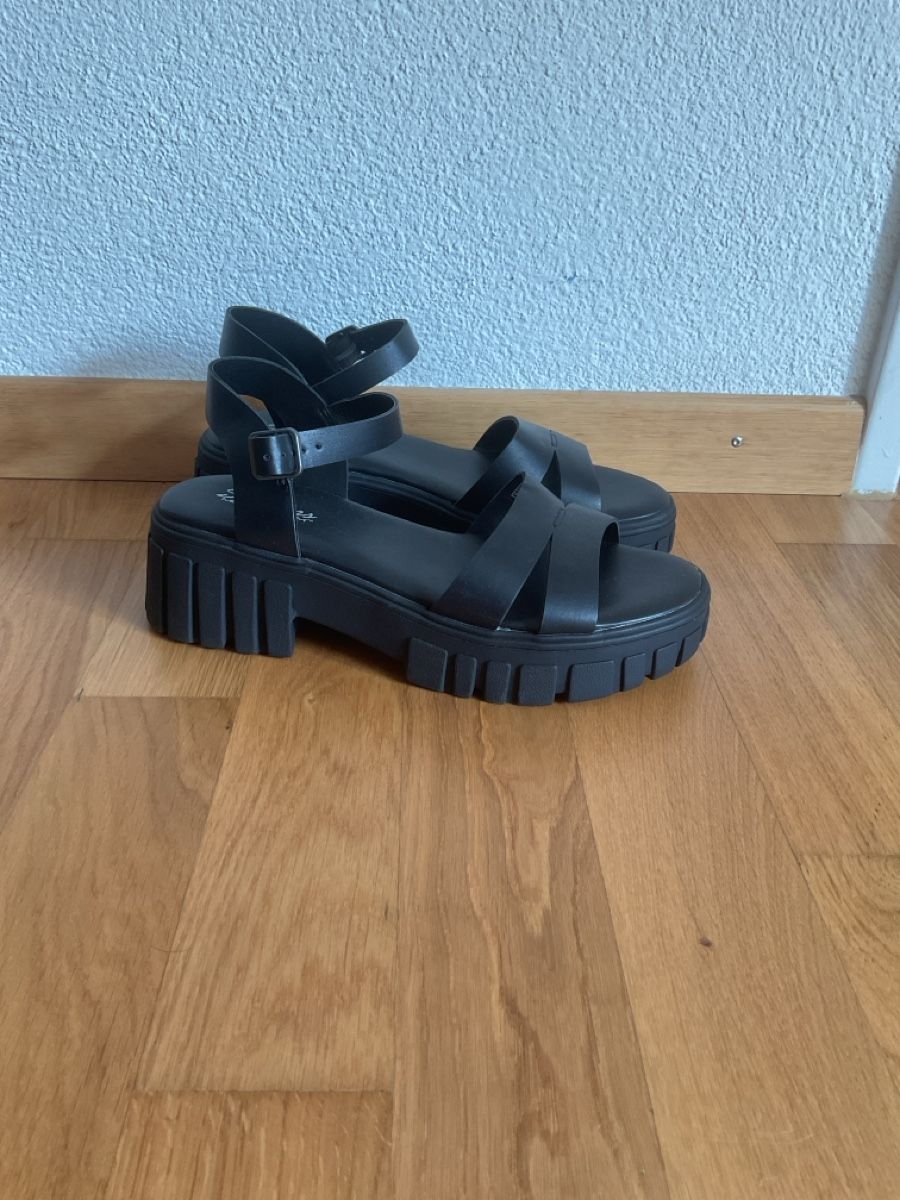 Skechers Damenschuhe: Skechers Sandalen Grösse 37 neu – Neu (gemäss Beschreibung) aus Muri b. Bern von Mevan
