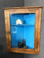 Vitrine Nussbaum Eckvitrine