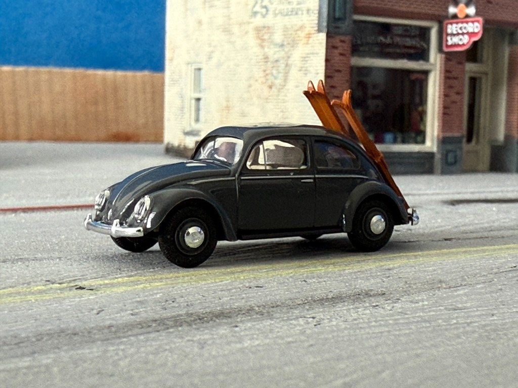 Dodge Modellini d'auto: VW Käfer mit Ski Busch H0 1/87 – Nuovo e nell'imballaggio originale da Würenlos venduto da SWISSOLDTIMERS