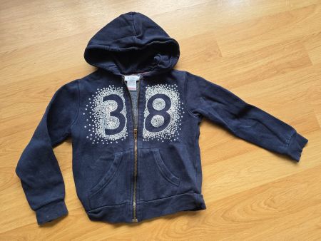 Kapuzenjacke dunkelblau Grösse 128 mit Fleck