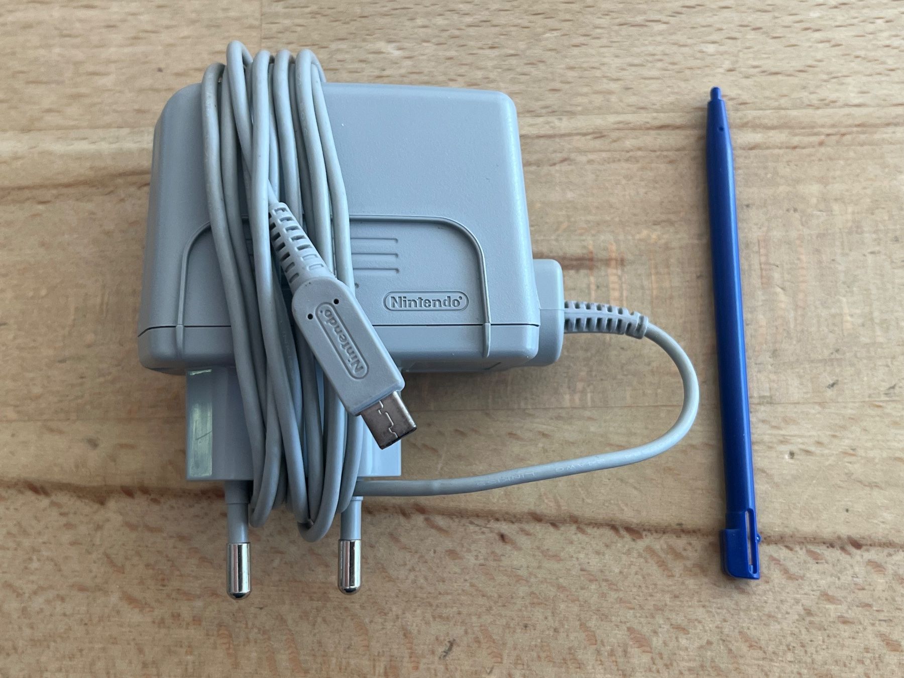 Nintendo Console: Nintendo DSi Konsole hellblau mit originalem Ladekabel – Usato da Thalwil venduto da ranx 8