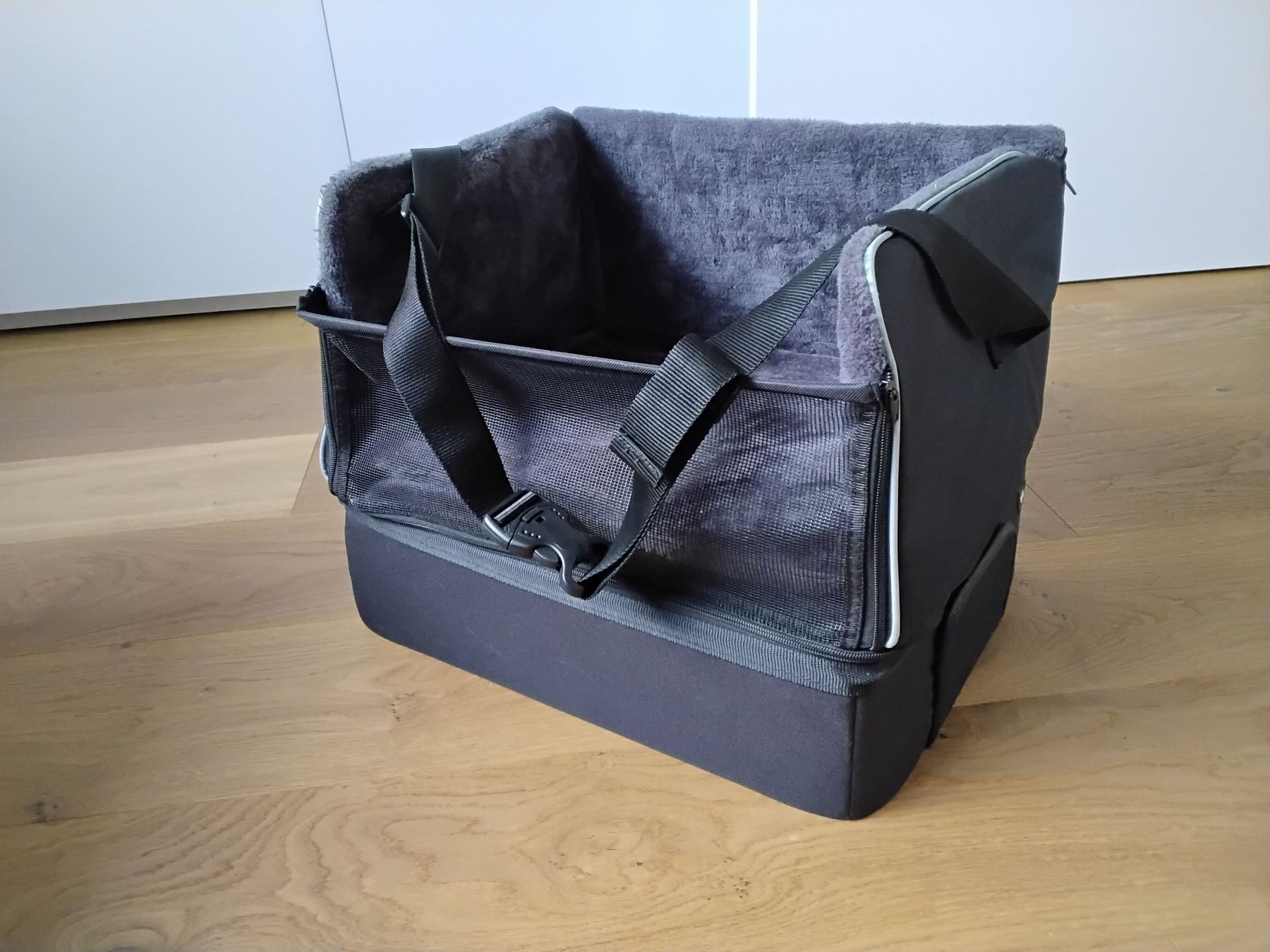 Trixie Niches, paniers: Hunde Autositz mit Staufach – Neuf (Voir description) à Balsthal par SabineR01