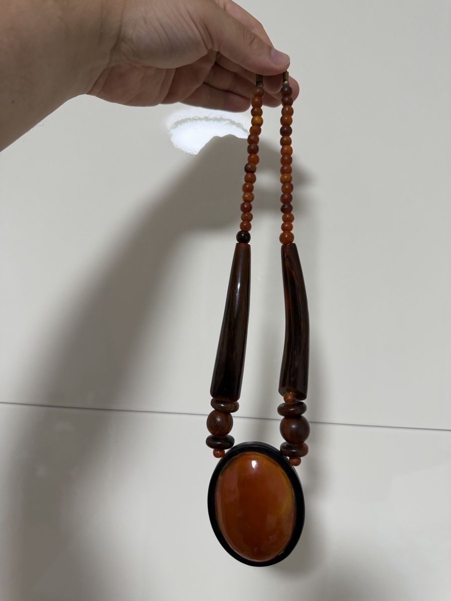 Colliers: Antiker Schmuck aus Knochen oder Horn.  – D'occasion à Niederbipp par yar_tf6f