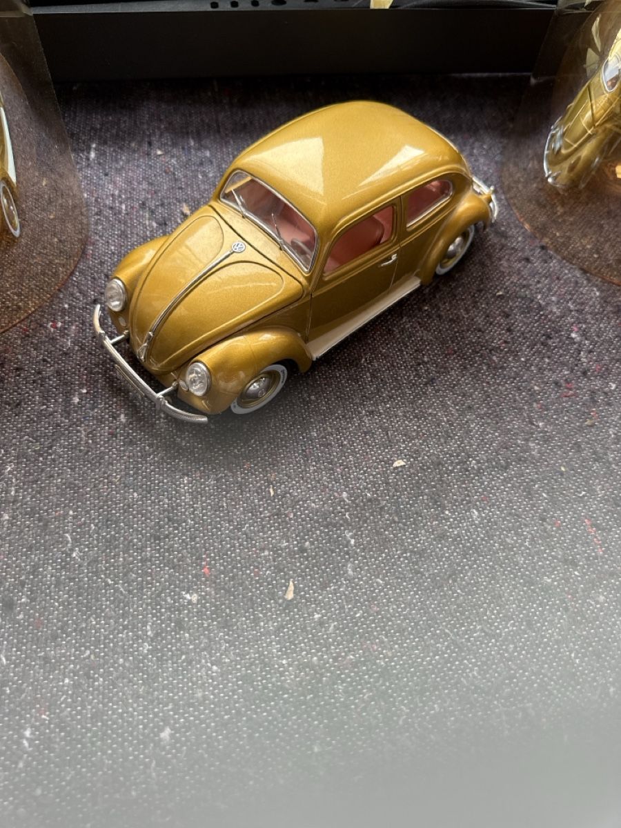 Volkswagen Modellini d'auto: VW Käfer 1.000.000th 1955 Modellauto Goldmetallic rar – Usato da Herisau venduto da Strichzauber