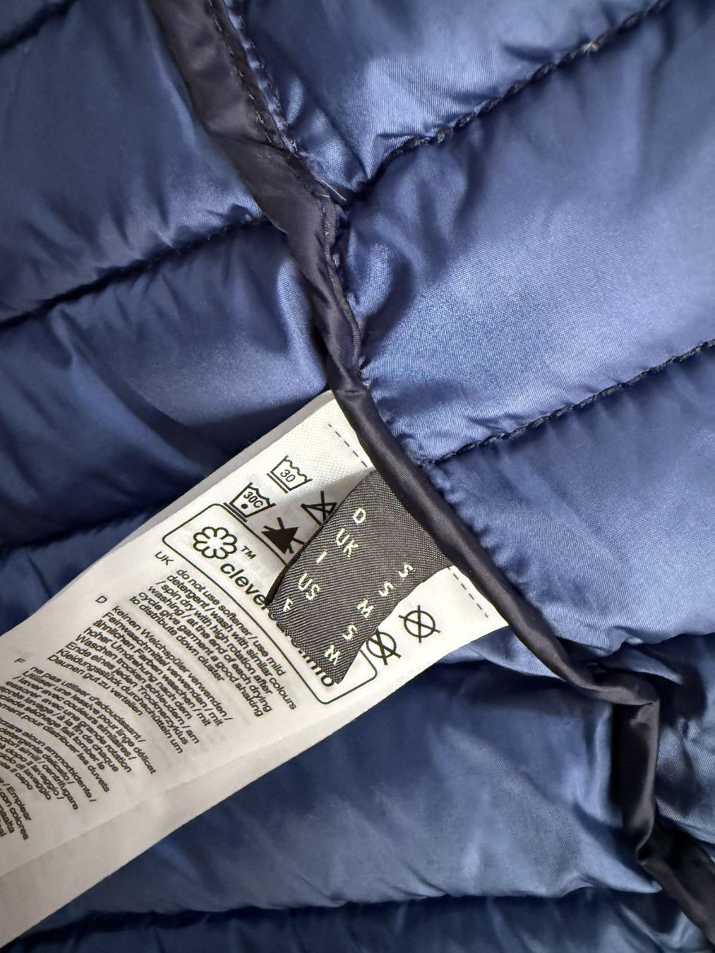 Esprit Giacche: Esprit Damen Steppjacke / Winterjacke dunkelblau Gr. S – Usato da Zürich venduto da SEDRAEN 5
