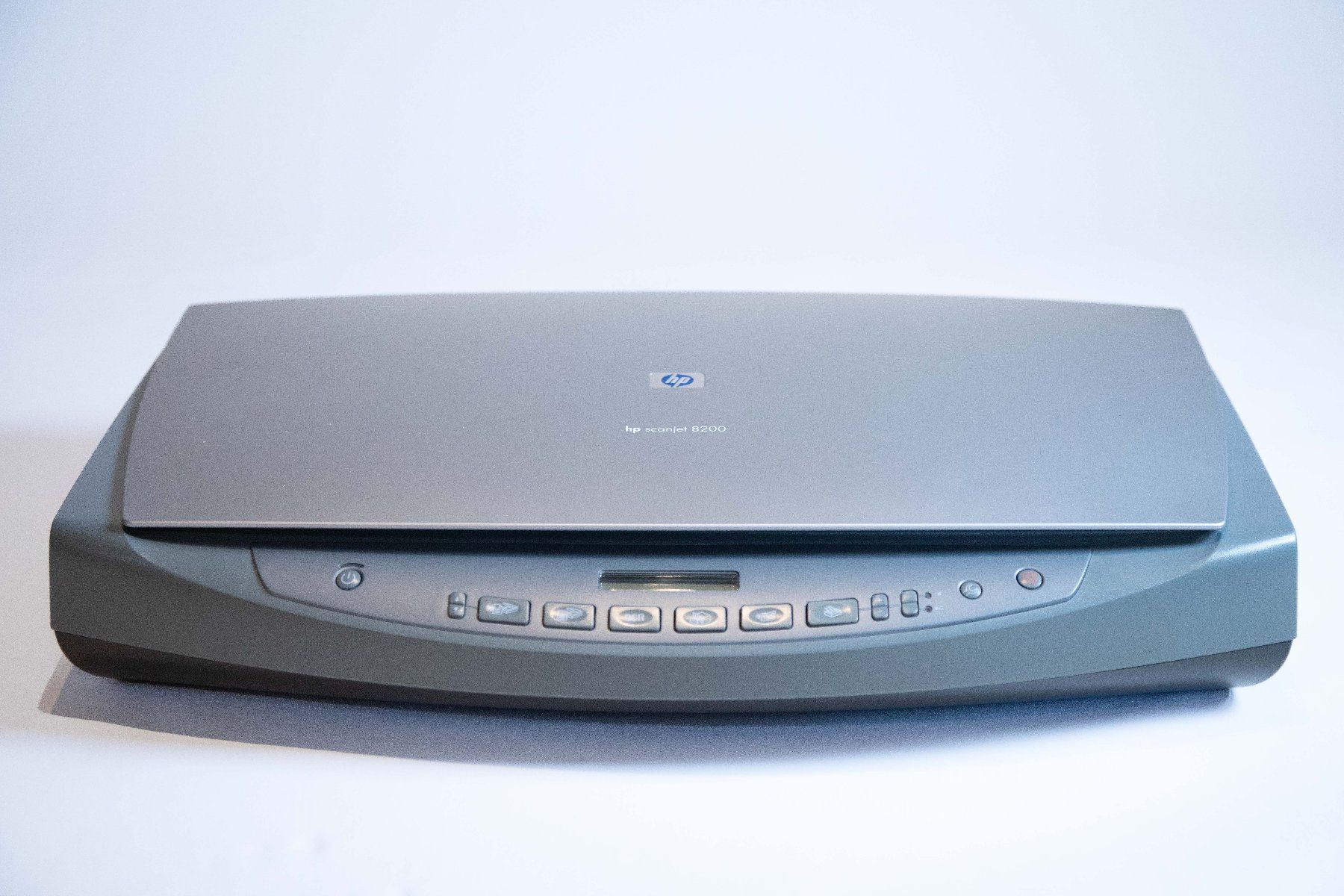 Hewlett Packard Scanner: HP Scanjet 8200 Flachbettscanner mit Durchlichteinheit – Usato da Basel venduto da Lightfish