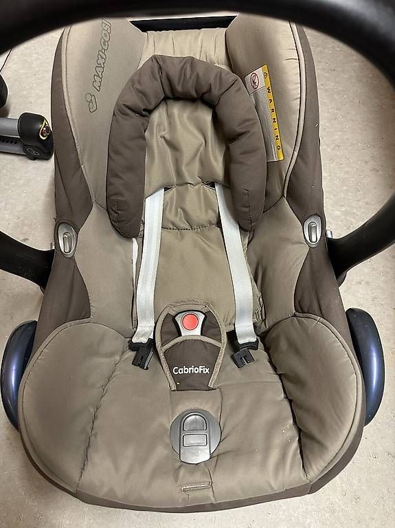 Sièges auto: Maxi Cosi mit Isofix-Station – D'occasion à Appenzell par kris73 1