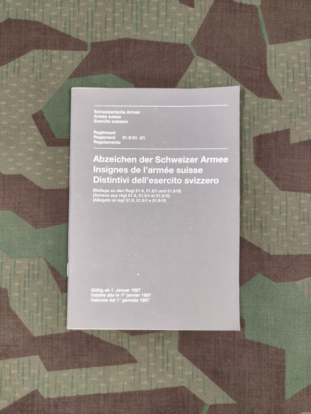 Schweizer Armee Uniformen: Reglement 51.9/III dfi, Abzeichen der Schweizer Armee, 1997 – Gebraucht aus Bauma von SwissMilitaria