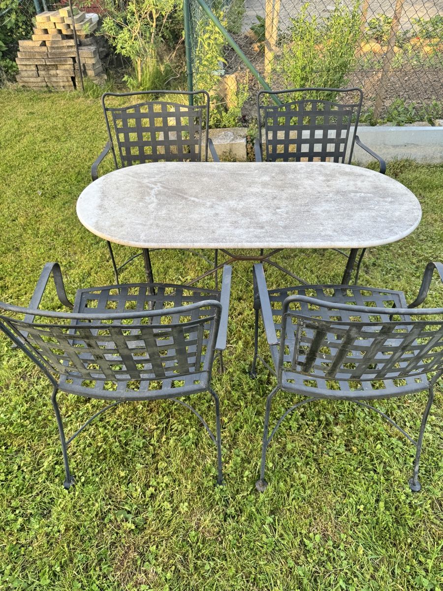 Set di tavolo e panche: Gartentisch Stein mit 4 Metallstühlen – Usato da Niederlenz venduto da janein2018 1