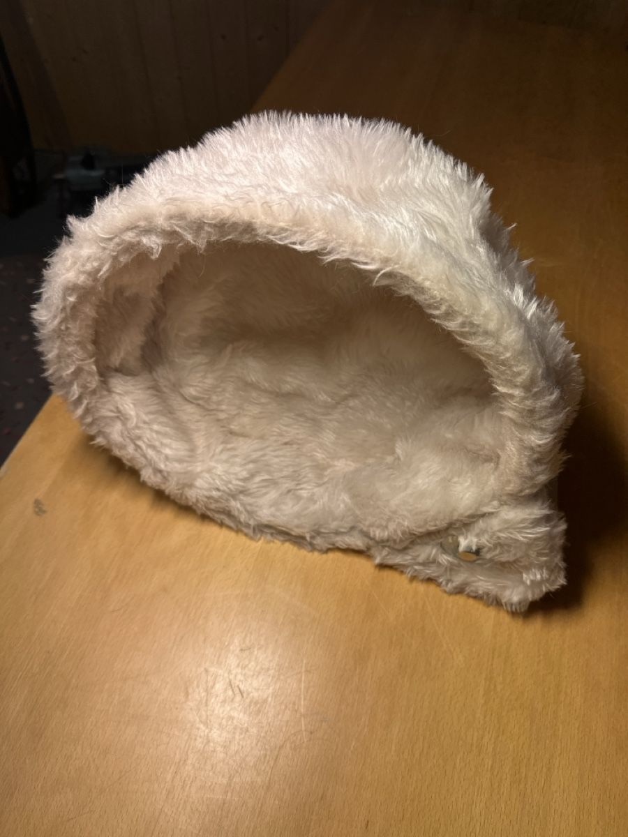 Liege- & Schlafplätze: Wandmontiertes Katzenbett – Gebraucht aus Schafisheim von Minulein 1