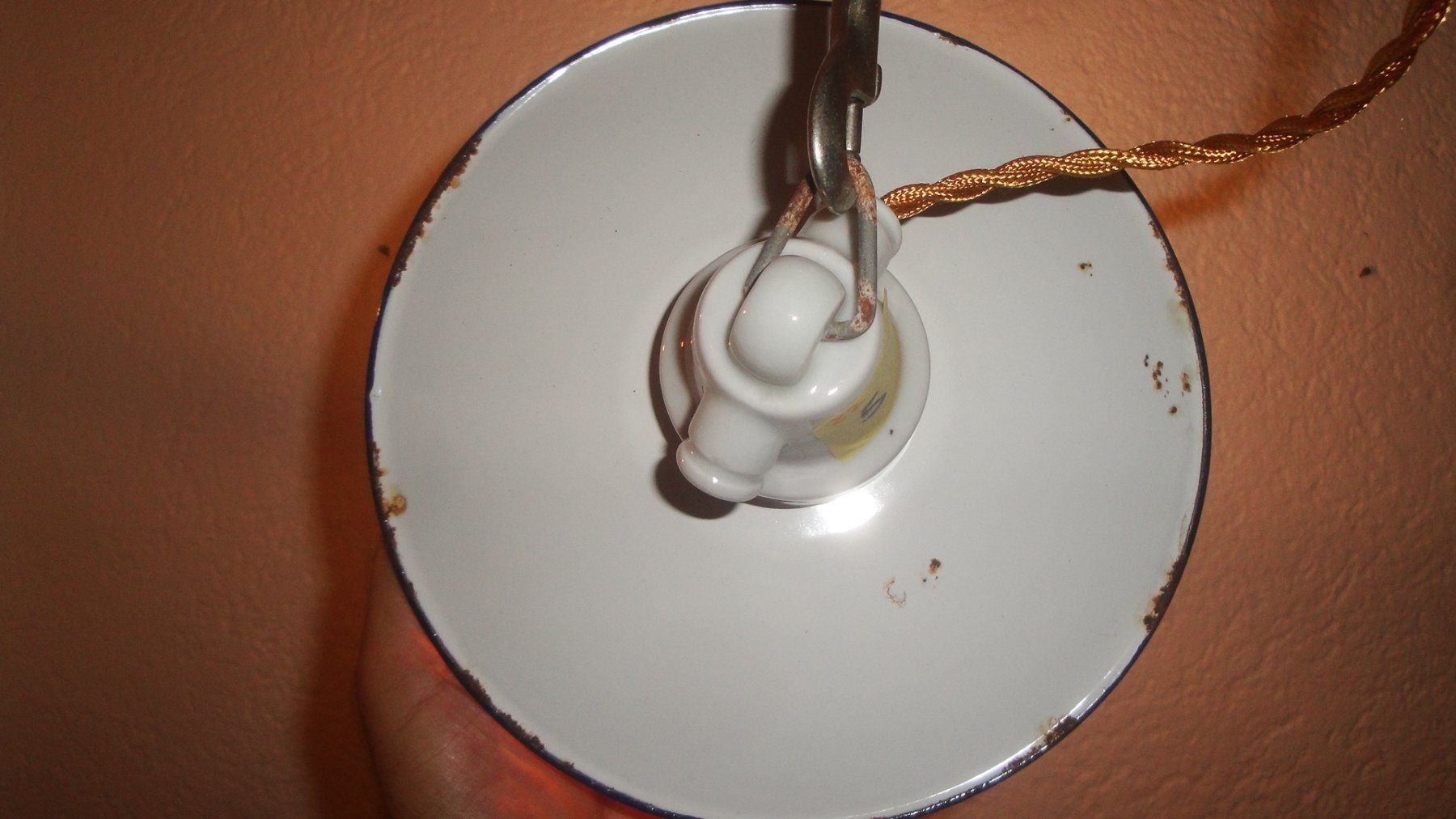 Lampade: Kellerlampe mit Emaillierter Lampenschirm – Usato da Zürich venduto da Paykan 2