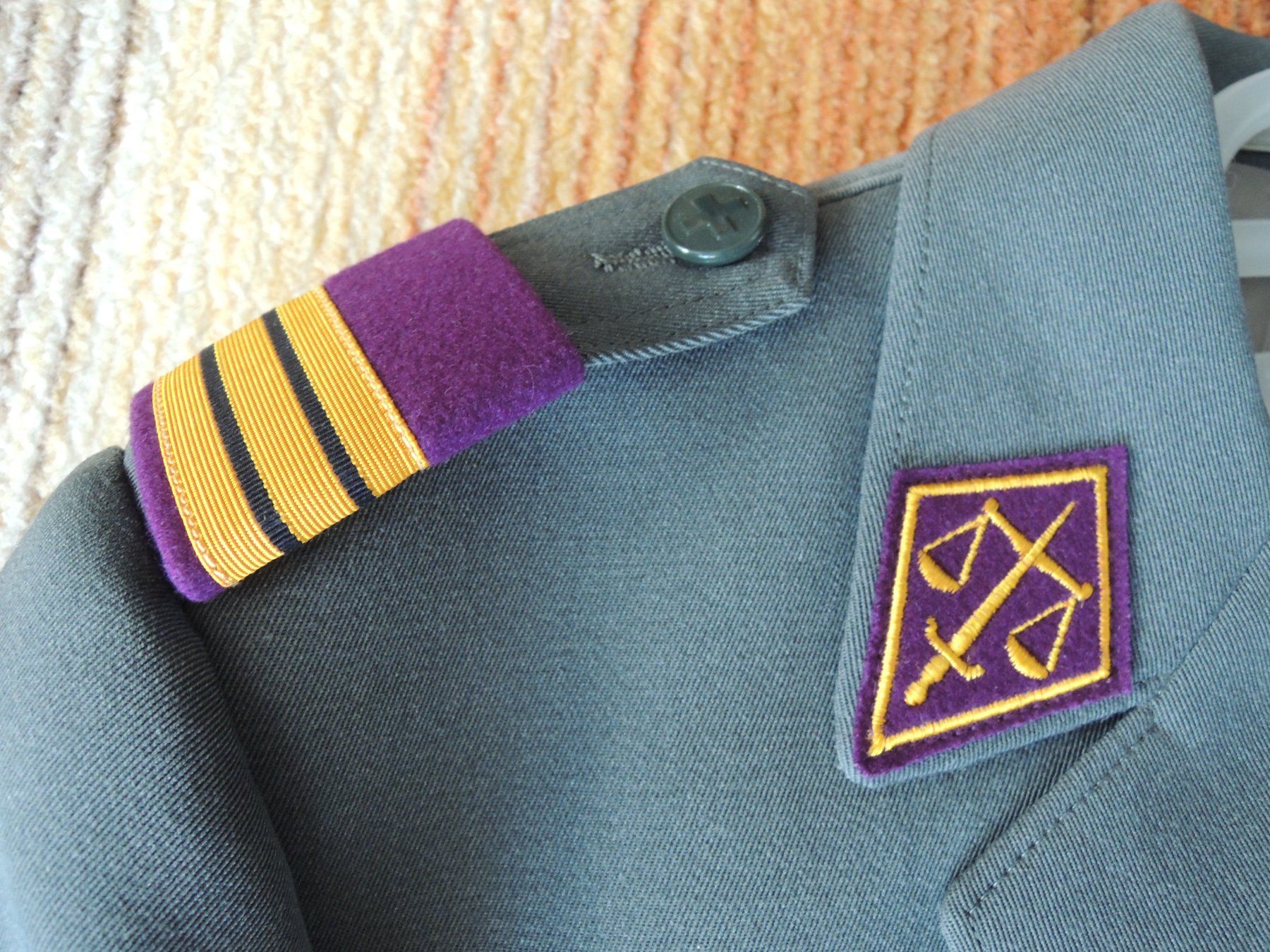 Schweizer Armee Uniformen: Schweizer Armee Uniformen OBERST – Gebraucht aus Uznach von Othmar52 1