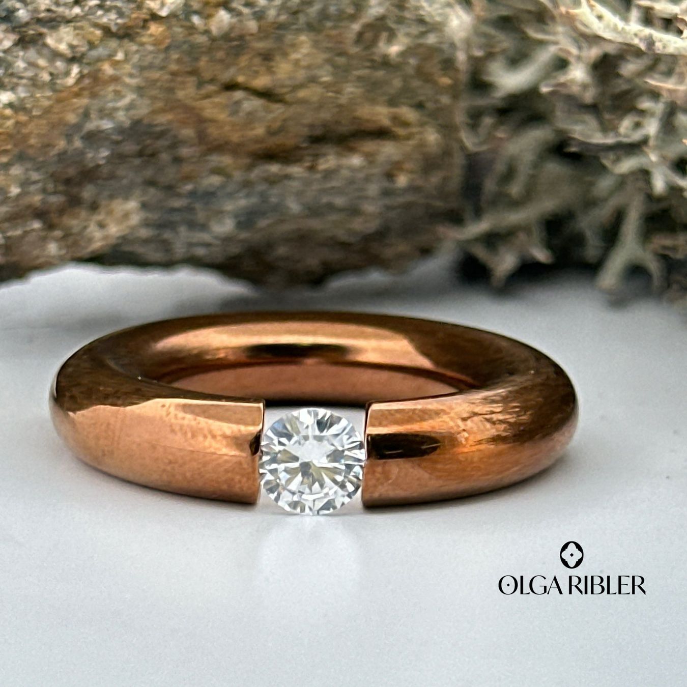 Olga Ribler Anelli: Edelstahl 6 mm  Ring mit Zirkonia Gr 62 – Nuovo (secondo la descrizione) da Luzern venduto da Schmuckoutlet 7