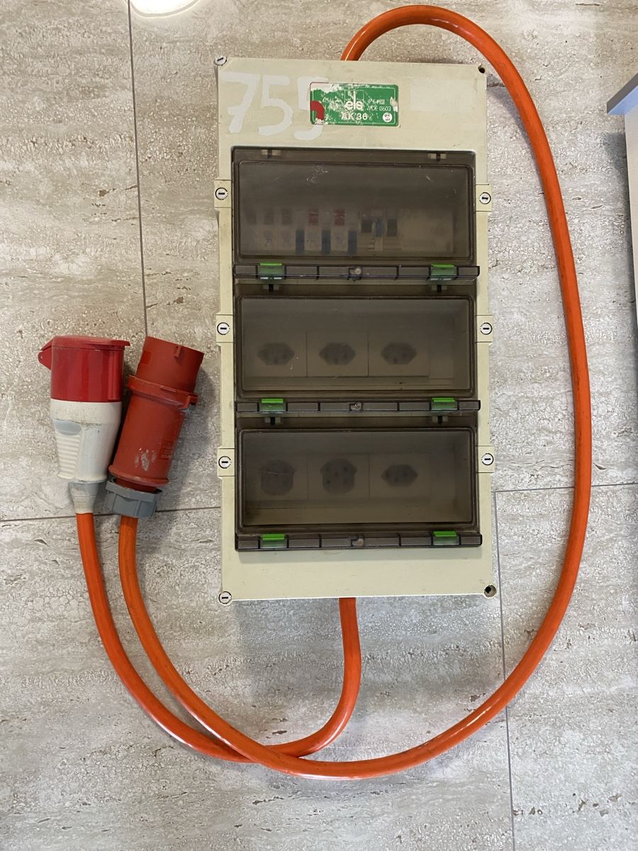Elettrotecnica: Strom Verteiler  – Usato da Birrwil venduto da Bendegriz 4