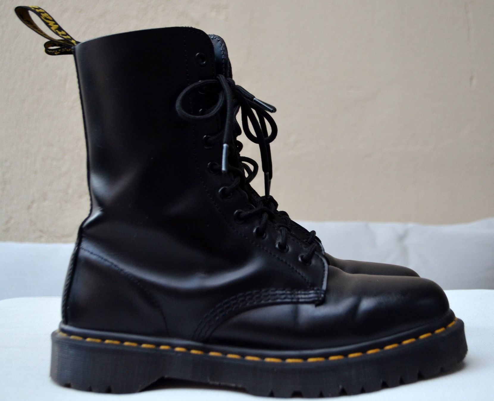 Dr. Martens Chaussures hommes: Boots / Bottes Dr. Martens  .42 – D'occasion à Collonges par arashee 5