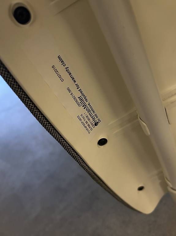 Stühle: Chaise Herman miller  – Neu und originalverpackt aus Choulex von superposition 2