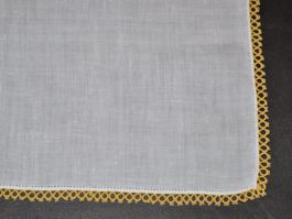 Vintage Stoff Taschentuch mit gelbem Rand