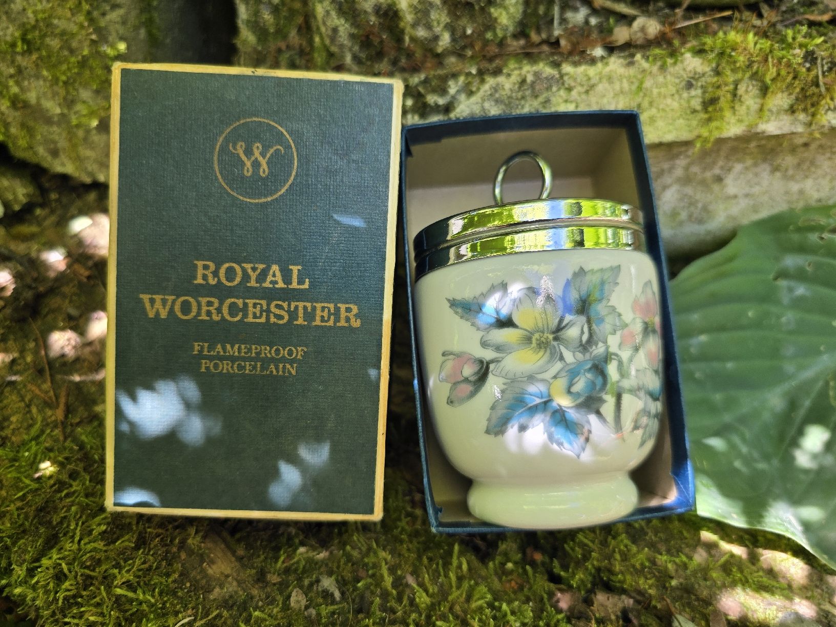 Royal Worcester Altre Stoviglie: Royal Worcester Eierbecher für 2 Eier Vintage mit Blümchenmu – Usato da Walkringen venduto da Vanuca 1