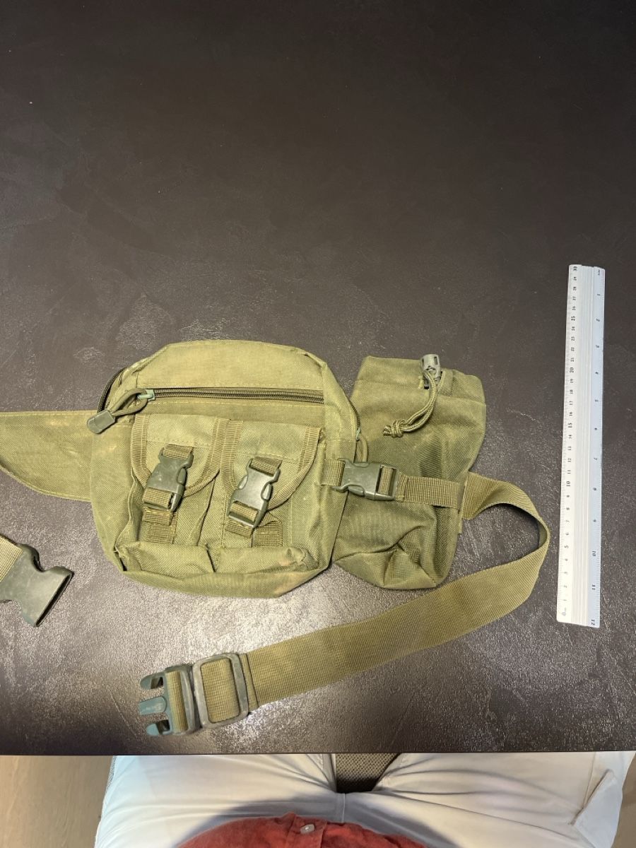 Sacs: Sac banane tactique vert, pochettes multiples, utilisé – D'occasion à Prangins par Rodard8 1