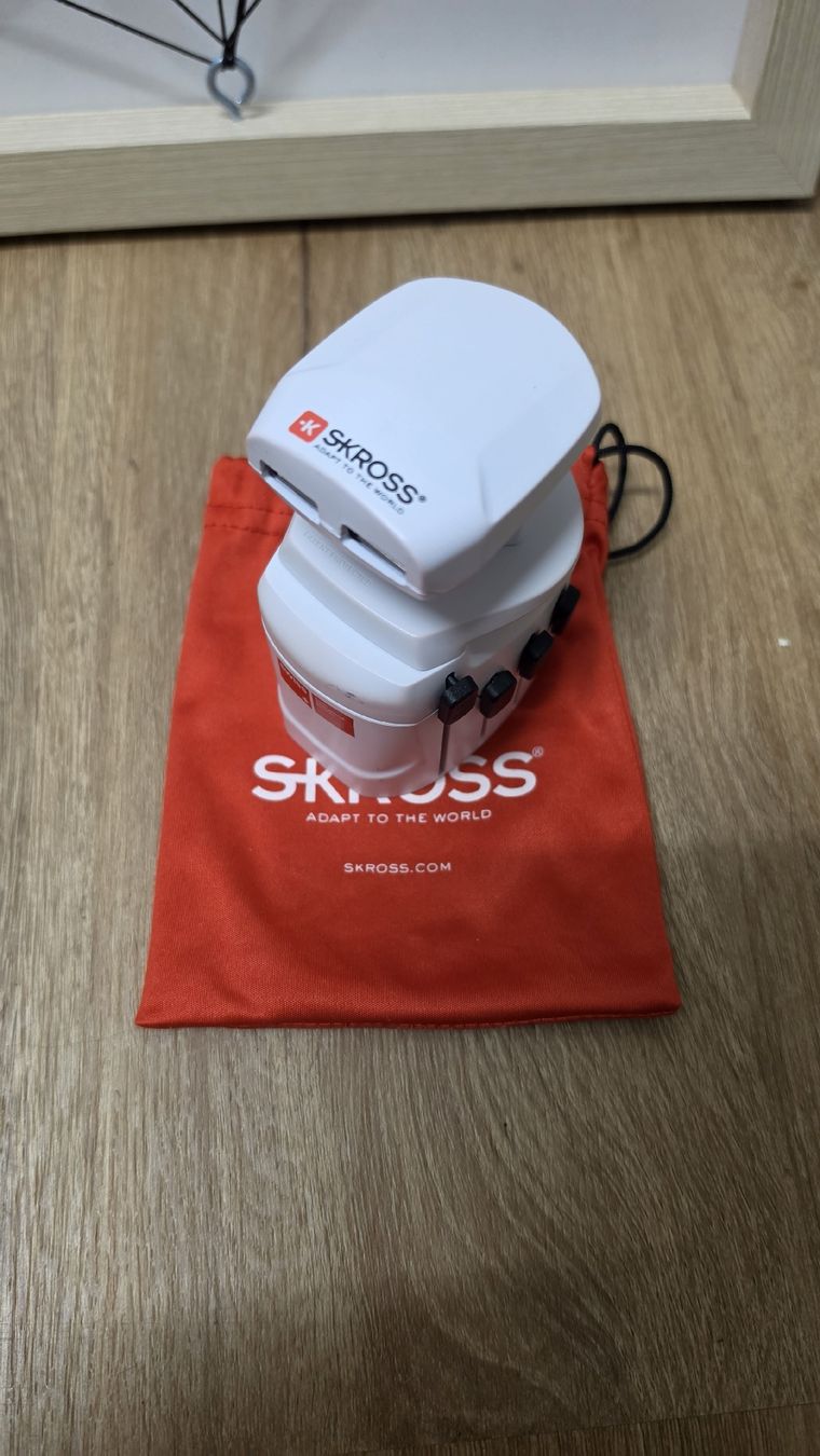 SKROSS Laufwerke & Adapter: Reiseadapter Skross World Adapter MUV USB – Gebraucht aus Winkel von roncalli