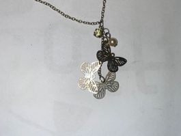 Collier papillons argenté  - Idéal printemps (Claire's)