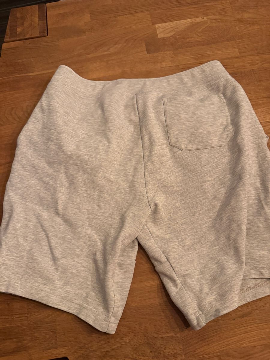 Ralph Lauren Pantaloni: Ralph Lauren Trainerhose kurz – Usato da Utzenstorf venduto da Mikaandri 3